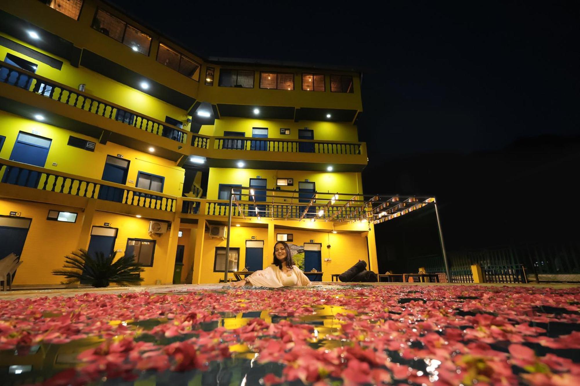 Shalom Backpackers Rishikesh Hostel Exterior photo