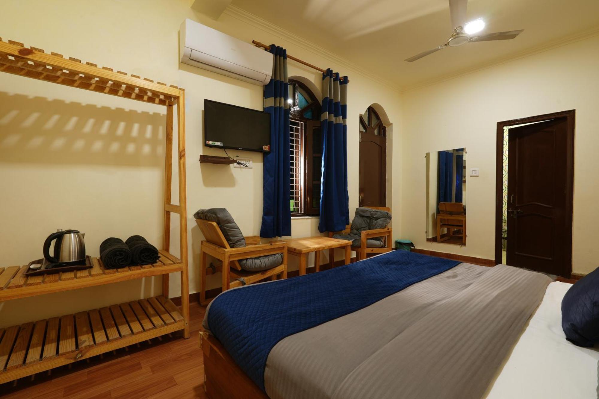 Shalom Backpackers Rishikesh Hostel Room photo